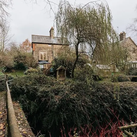 Holiday home Station - Unique With River Flowing Through Garden