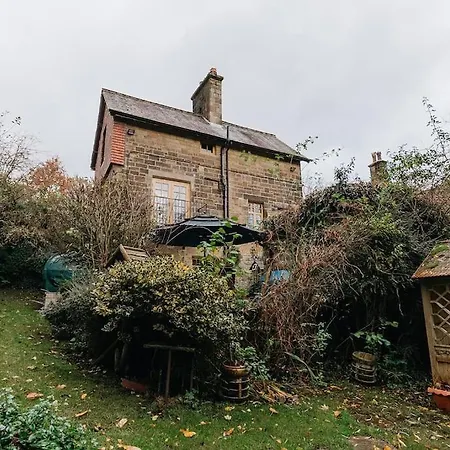 Holiday home Station - Unique With River Flowing Through Garden *