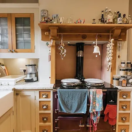 Tatil Evi Station - Unique With River Flowing Through Garden *