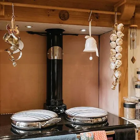 Tatil Evi Station - Unique With River Flowing Through Garden