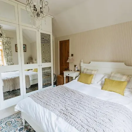 度假居 Station - Unique With River Flowing Through Garden 博尔顿阿比