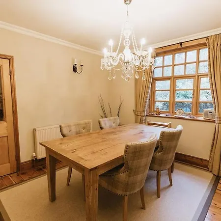 Station - Unique With River Flowing Through Garden 度假居 *