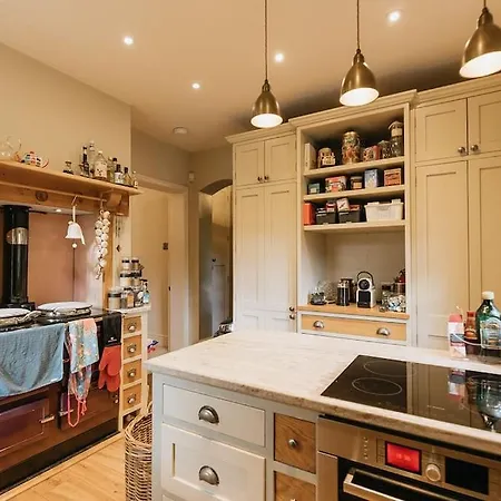 度假居 Station - Unique With River Flowing Through Garden