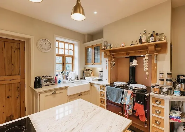 Station - Unique With River Flowing Through Garden בית נופש בולטון אבי