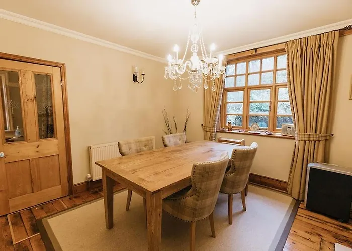 Station - Unique With River Flowing Through Garden בית נופש *