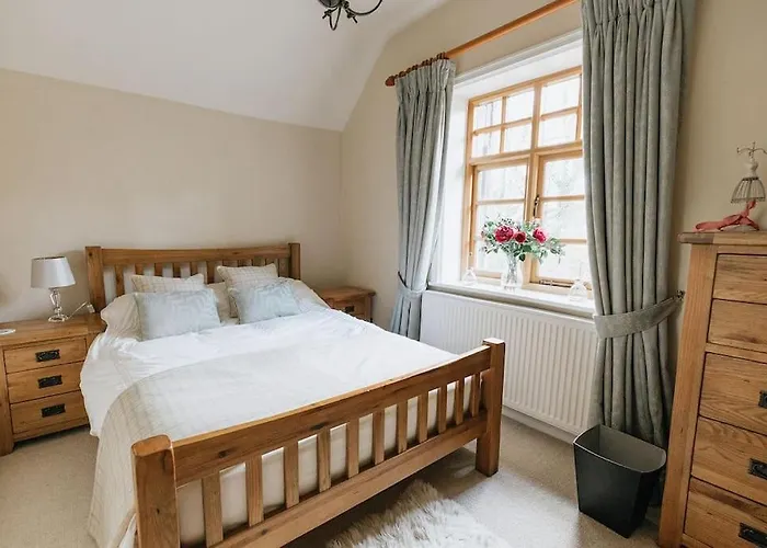 Station - Unique With River Flowing Through Garden בית נופש *