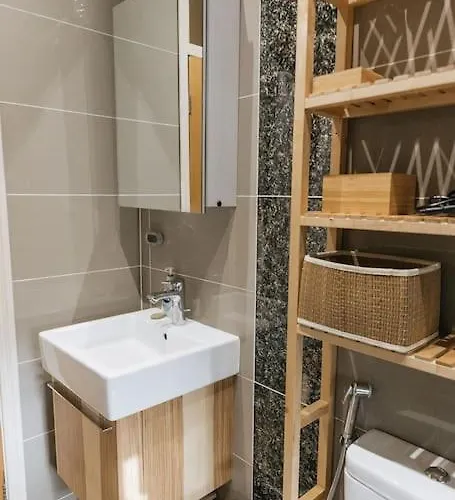 Station - Unique With River Flowing Through Garden בית נופש *