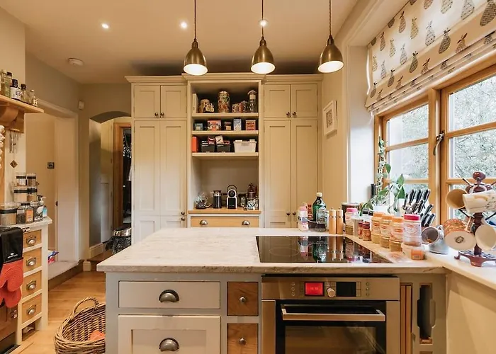 Station - Unique With River Flowing Through Garden בית נופש