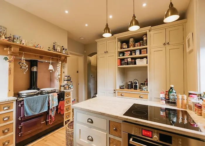 בית נופש Station - Unique With River Flowing Through Garden