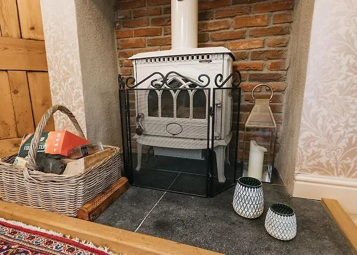 Station - Unique With River Flowing Through Garden בית נופש בולטון אבי