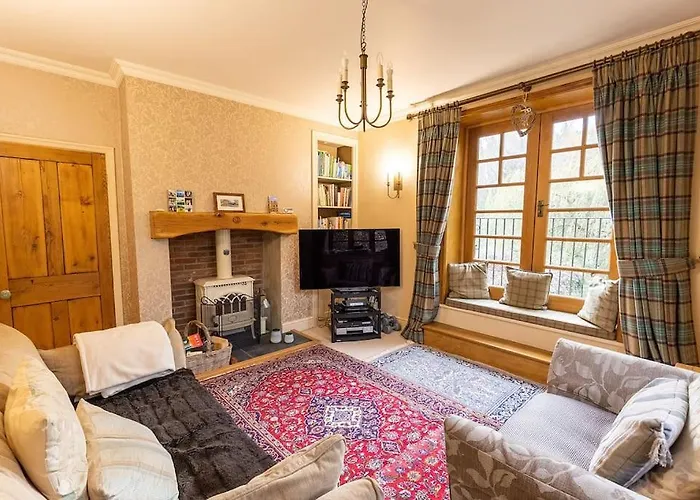 בית נופש Station - Unique With River Flowing Through Garden