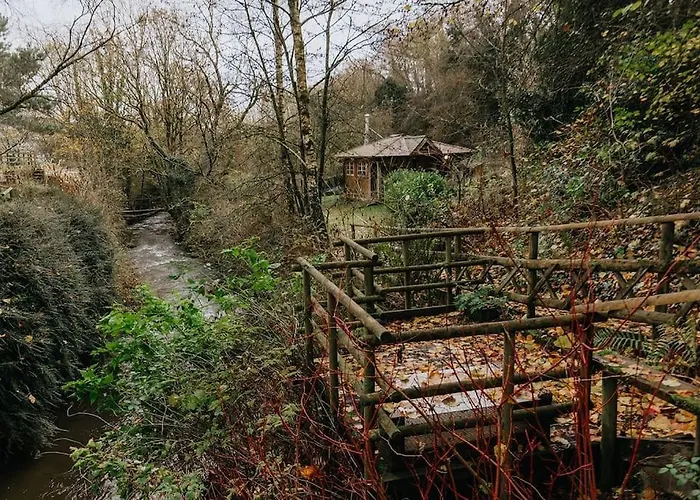 Station - Unique With River Flowing Through Garden *