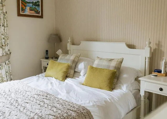 Station - Unique With River Flowing Through Garden בית נופש בולטון אבי